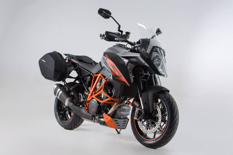 Motocykl SW-Motech dla KTM 1290 w kolorze czarnym z pomarańczowymi dodatkami