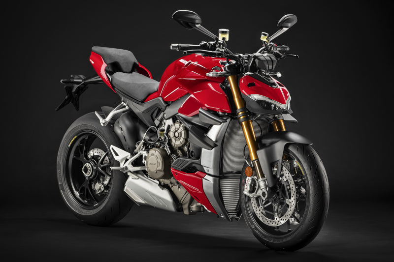Motocykl naked w kolorze czerwonym