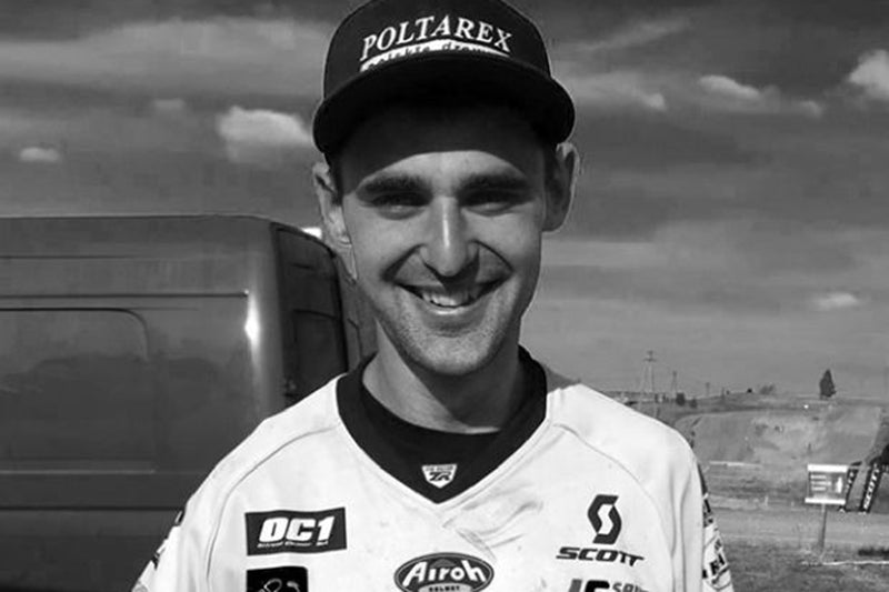 Łukasz Lonka na czarno-białym zdjęciu