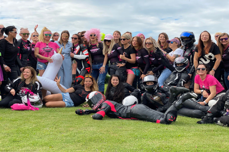 zdjęcie speed ladies - 150 motocyklistek na jednym zdjęciu