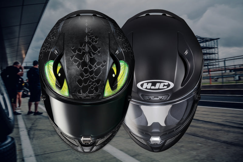 Kask motocyklowy z oryginalnym malowaniem i kask monokolorosytyczny