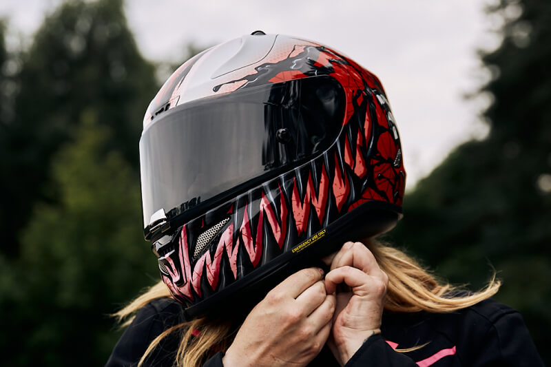 Dowiedz się, jak najlepiej wyczyścić kask motocyklowy