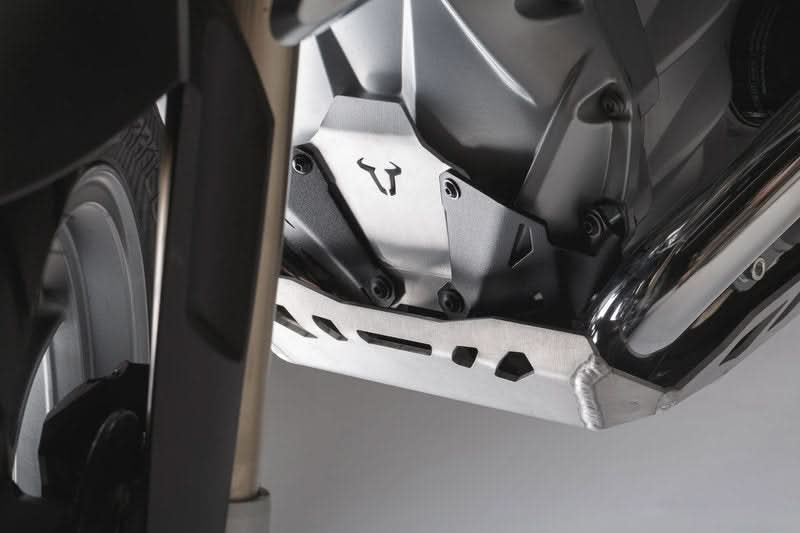 PRZEDŁUŻENIE OSŁONY SILNIKA SW-MOTECH BMW R1200 (12-18) R1250 (18-) BLACK SILVER 1