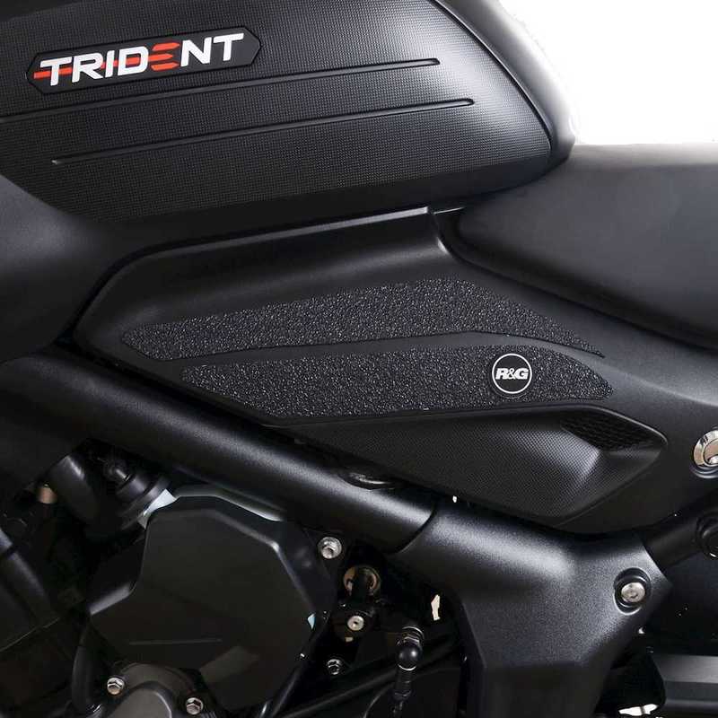 NAKLEJKA NA BAK TANKPAD ANTYPOŚLIZGOWY 4 CZĘŚCI RG RACING TRIUMPH TRIDENT (660) 21- BLACK 1