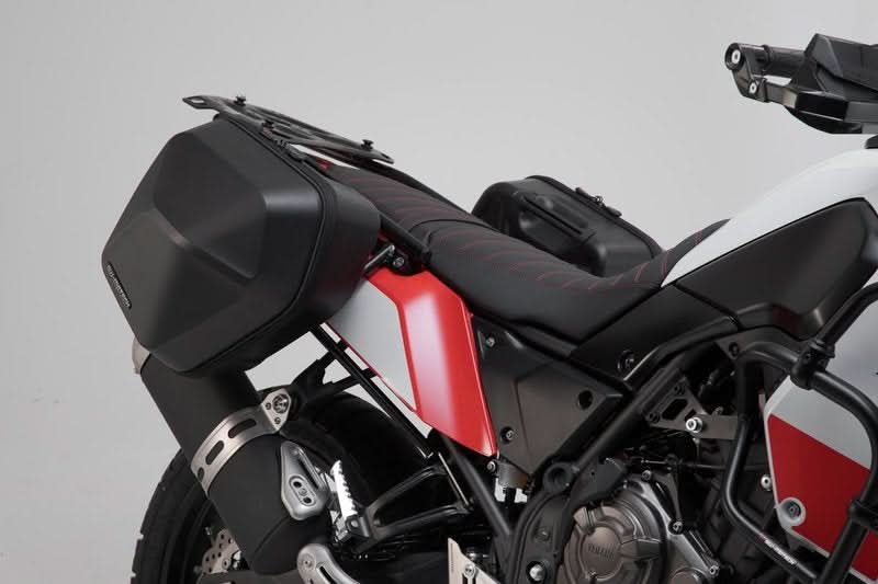 ZESTAW KUFRÓW BOCZNYCH URBAN ABS I STELAŻY SW-MOTECH YAMAHA TENERE 700 (19-) BLACK 2X16,5L 5