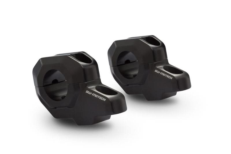 ZESTAW PODWYŻSZAJĄCY KIEROWNICĘ SW-MOTECH 28MM PODWYŻSZENIE 30MM PRZESUNIĘCIE 22MM BLACK 1