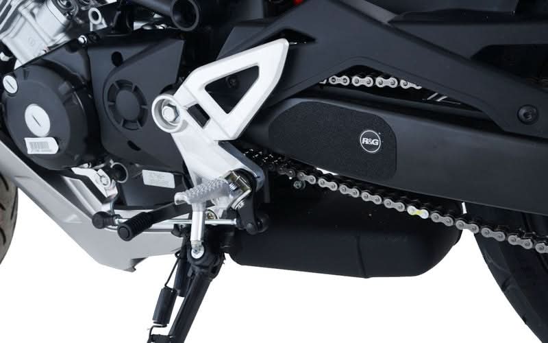 OSŁONA WAHACZA RG RACING HONDA CB125R 18-/CB300R 18-, 2 CZĘŚCI BLACK 1