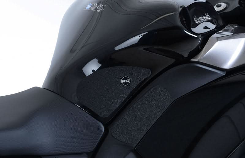 NAKLEJKA NA BAK TANKPAD ANTYPOŚLIZGOWY 4 CZĘŚCI RG RACING KAWASAKI Z1000SX (11-17) BLACK 1
