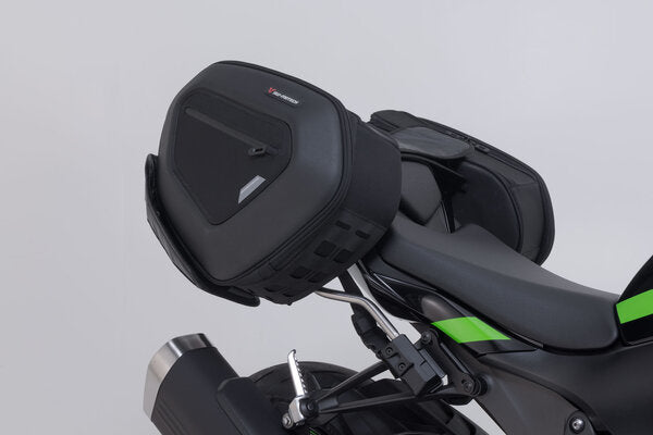 ZESTAW SAKW PRO BLAZE H I STELAŻY SW-MOTECH KAWASAKI ZX-6R (23-), ZX-4RR (23-) BLACK 5