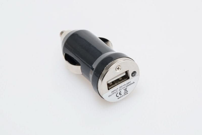 ADAPTER GNIAZDA ZAPALNICZKI 12V NA ZŁĄCZE USB SW-MOTECH 1