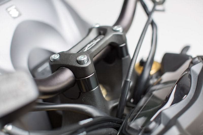ZESTAW PODWYŻSZAJĄCY KIEROWNICĘ SW-MOTECH 20MM SUZUKI GSX-S 1000 / F (15-) 1