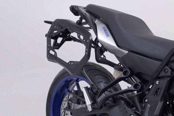 ZESTAW KUFRÓW BOCZNYCH TRAX ADV I STELAŻY SW-MOTECH YAMAHA MT-07 TRACER (16-) SILVER 37/37 L 5