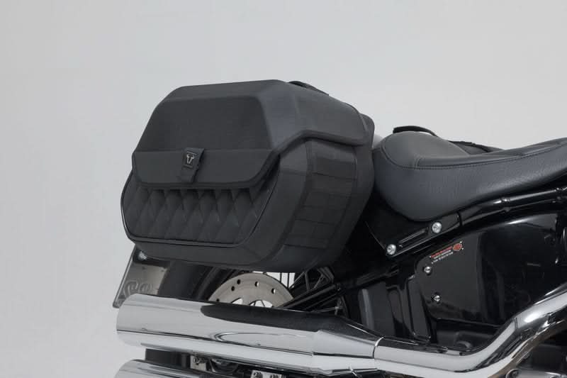 ZESTAW SAKW I STELAŻY LEGEND GEAR LH1/LH1 SW-MOTECH 2X19,5L SOFTAIL STRBOB (17-) STANDARD (20-) 9