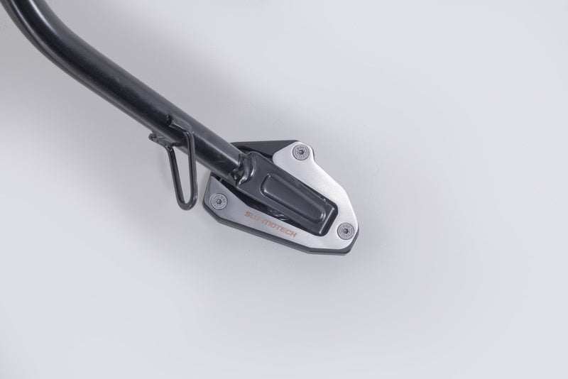 NAKŁADKA NÓŻKI BOCZNEJ SW-MOTECH BLACK/DUCATI SCRAMBLER MODELS (24-) BLACK SILVER 1