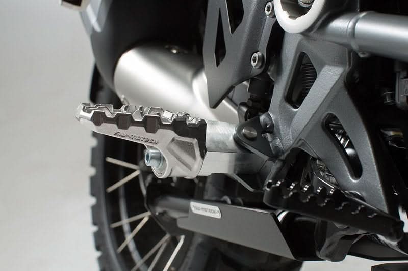 PODNÓŻKI EVO SW-MOTECH BMW G 310 GS (17-20) BLACK/SILVER 5