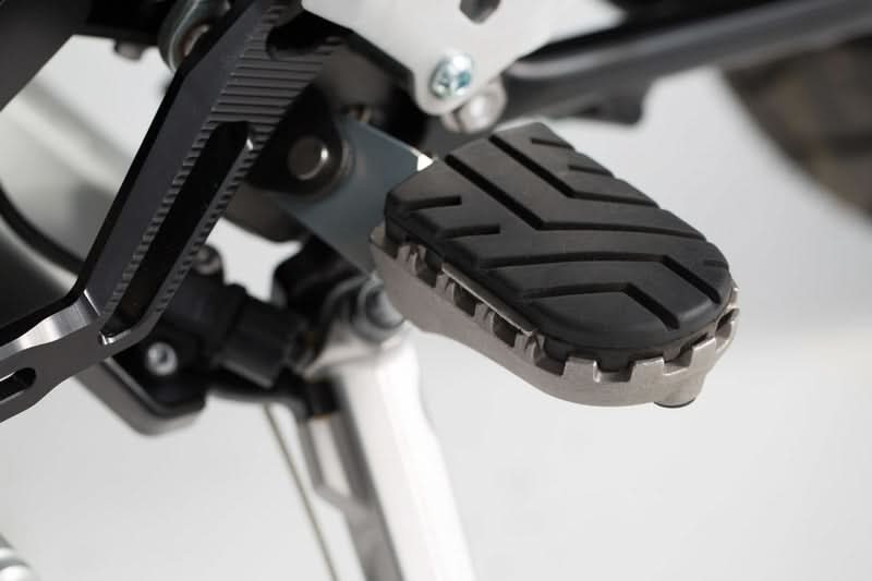 PODNÓŻKI ION SW-MOTECH TRIUMPH TIGER 800/900/1200 SCRAMBLER 1200 SILVER 1