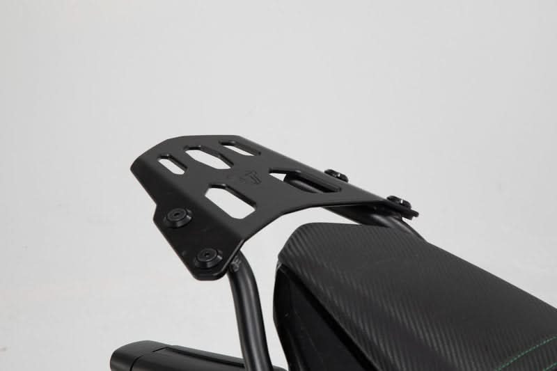 STELAŻ STREET-RACK POD PŁYTĘ MONTAŻOWĄ KUFRA SW-MOTECH YAMAHA MT-10/SP (16-21) BLACK 1