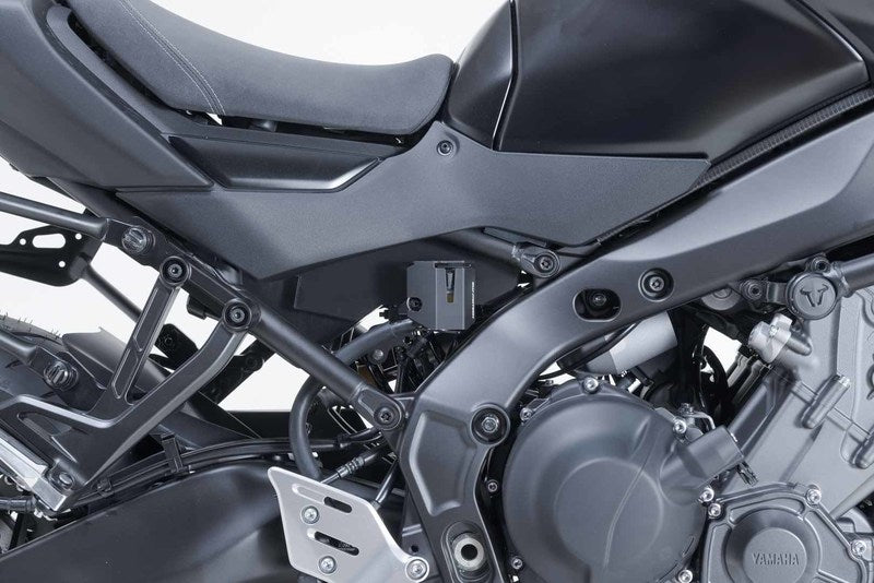 OSŁONA ZBIORNIKA PŁYNU HAMULCOWEGO SW-MOTECH YAMAHA TRACER 9 GT GT+ (24-) BLACK 7