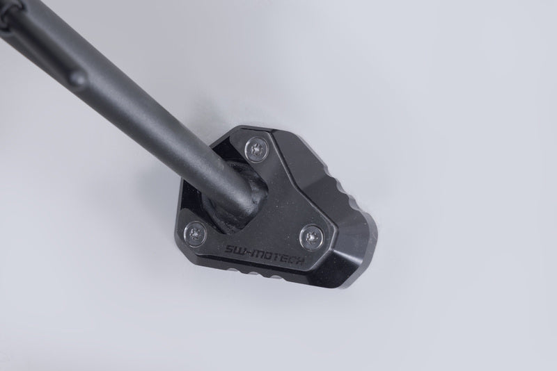 NAKŁADKA NÓŻKI BOCZNEJ SW-MOTECH KAWASAKI VERSYS 1000 (14-)/1100 (24-) BLACK/SILVER 1