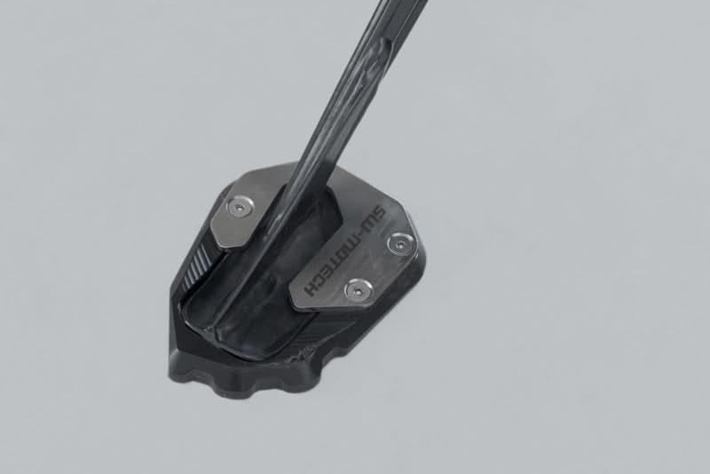 NAKŁADKA NÓŻKI BOCZNEJ SW-MOTECH HARLEY-DAV PAN AMERICA (21-) BLACK/SILVER 1