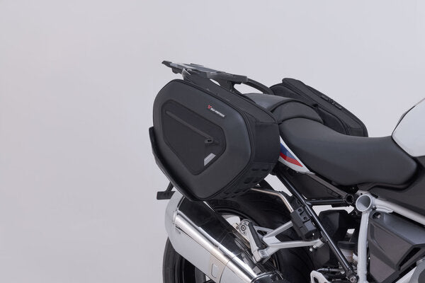 ZESTAW SAKW PRO BLAZE H I STELAŻY SW-MOTECH BMW R 1200 R/RS (14-18), R 1250 R/RS (18-) BLACK 5