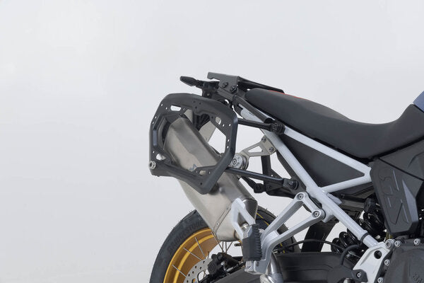 ZESTAW KUFRÓW BOCZNYCH AERO ABS I STELAŻY SW-MOTECH BMW F 900 GS (23-) 2X25L 5