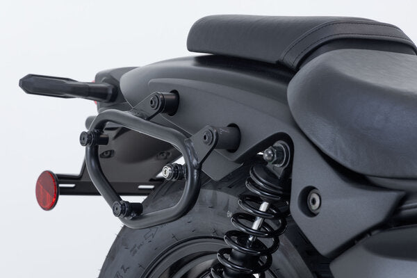 ZESTAW SAKW I STELAŻY LEGEND GEAR LC BLACK EDITION SW-MOTECH KAWASAKI ELIMINATOR 500 (23-) 5