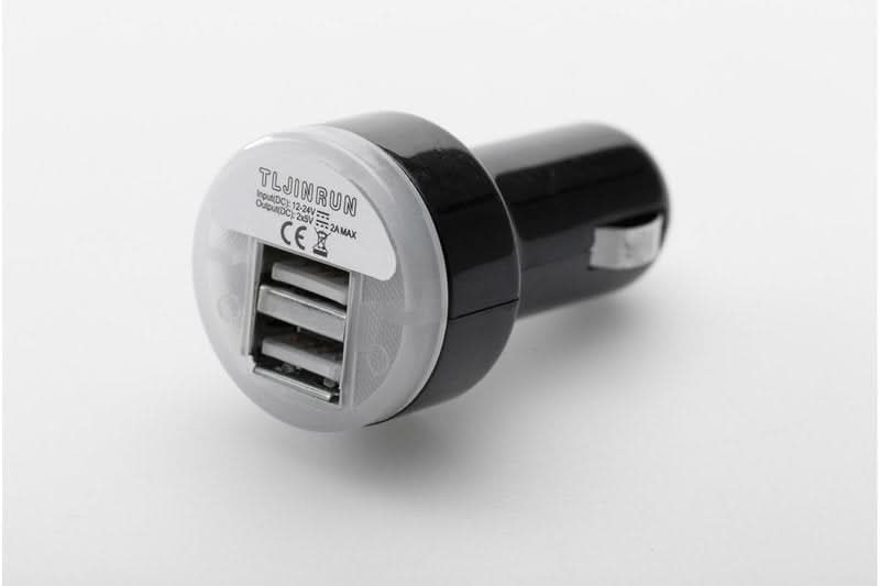 ADAPTER GNIAZDA ZAPALNICZKI 12V NA PODWÓJNE ZŁĄCZE USB SW-MOTECH 1
