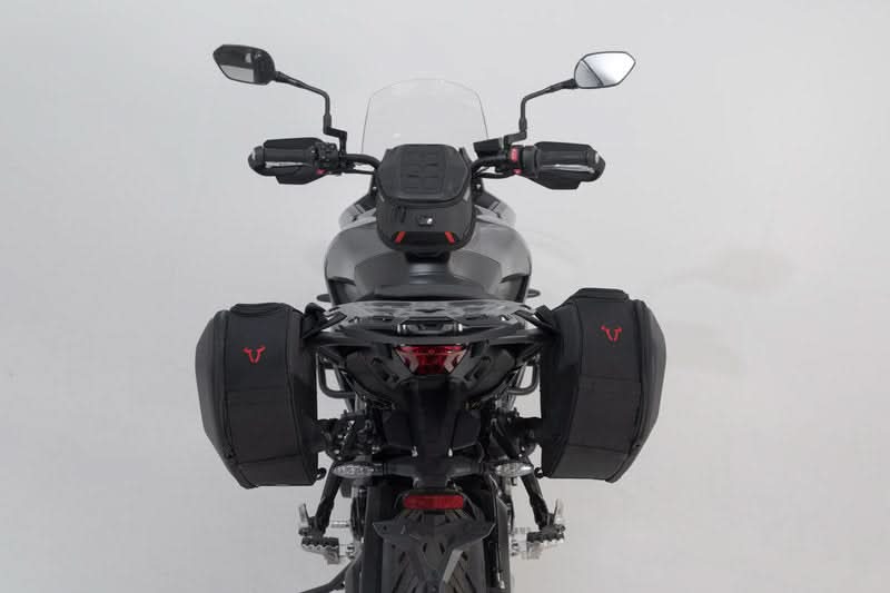ZESTAW SAKW I STELAŻY LEGEND GEAR LC BLACK EDITION SW-MOTECH TRIUMPH BONNEVILLE SPEEDMASTER (18-) 3