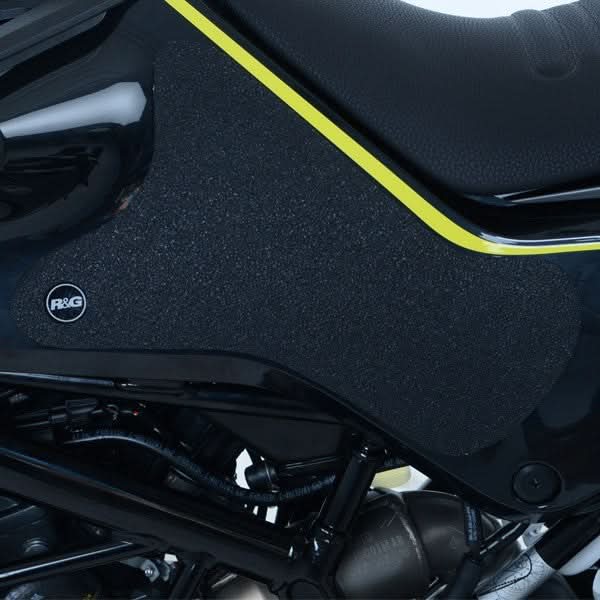 NAKLEJKA NA BAK TANKPAD ANTYPOŚLIZGOWY 2 CZĘŚCI RG RACING HUSQVARNA VITPILEN/SVARTPILEN 401 BLACK 1