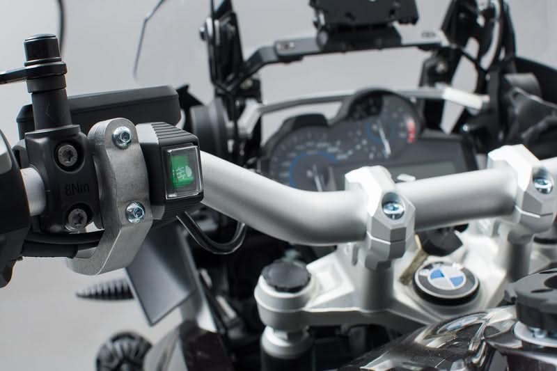 WŁĄCZNIK NA KIEROWNICĘ DO LAMP PRZECIWMGŁOWYCH EVO SW-MOTECH GREEN 1