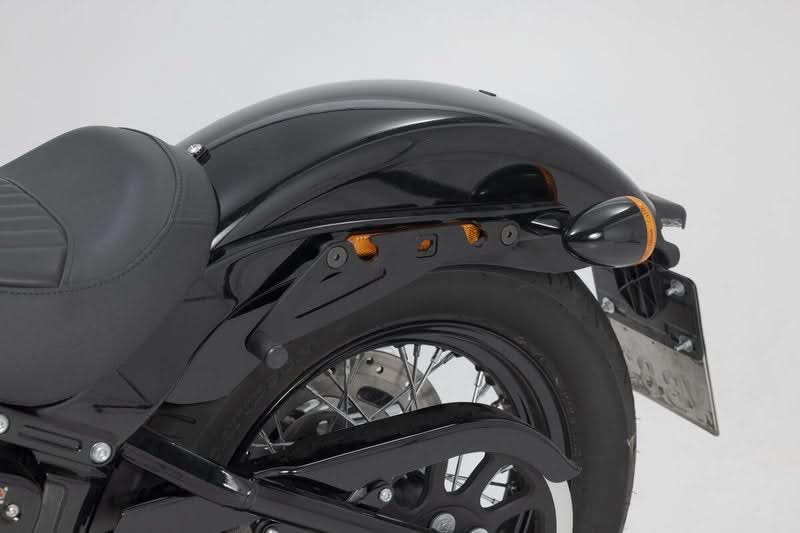 ZESTAW SAKW I STELAŻY LEGEND GEAR LH1/LH1 SW-MOTECH 2X19,5L SOFTAIL STRBOB (17-) STANDARD (20-) 13