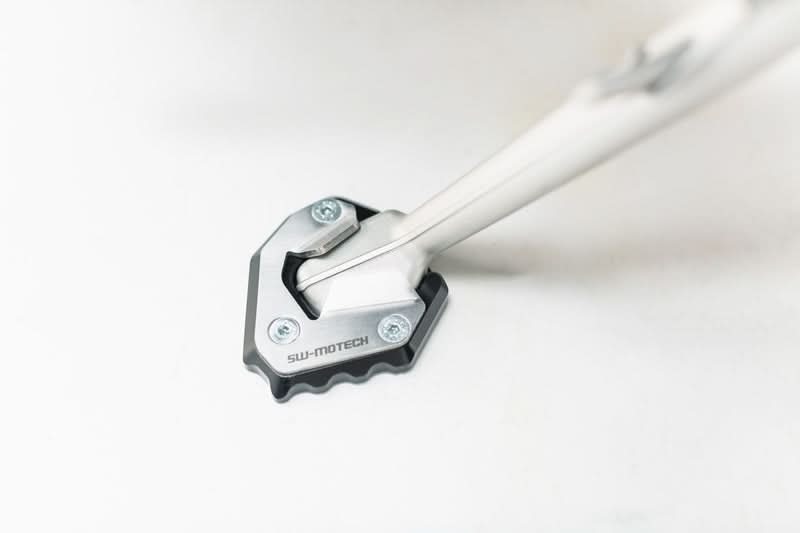 NAKŁADKA NÓŻKI BOCZNEJ SW-MOTECH BMW S 1000 XR (15-19) BLACK SILVER 1