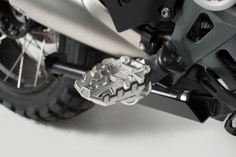 PODNÓŻKI EVO SW-MOTECH HONDA XRV 650/750 (87-03) XL600V (87-99) CRF1000L BLACK SILVER 5