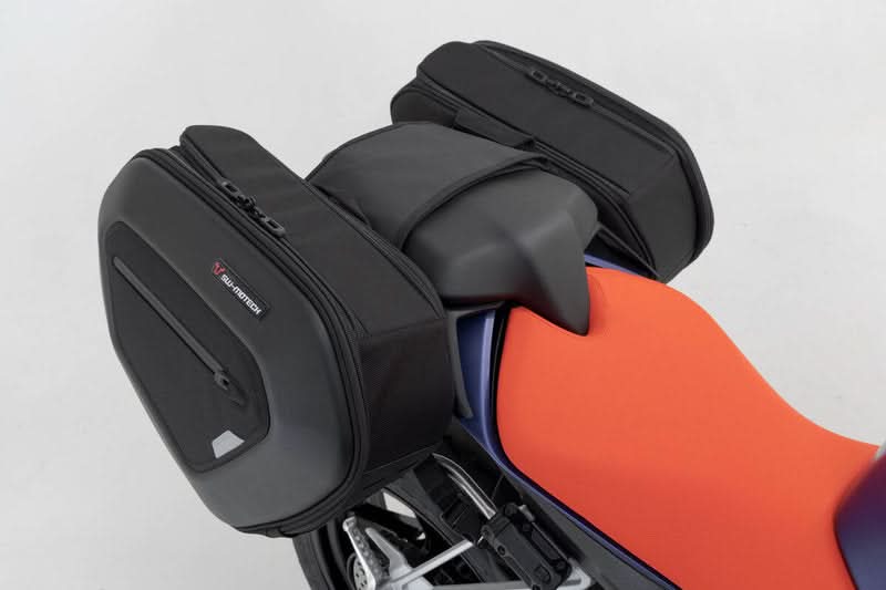 ZESTAW SAKW BOCZNYCH PRO BLAZE H I STELAŻY SW-MOTECH APRILIA TUONO 660/RS 660 BLACK 3