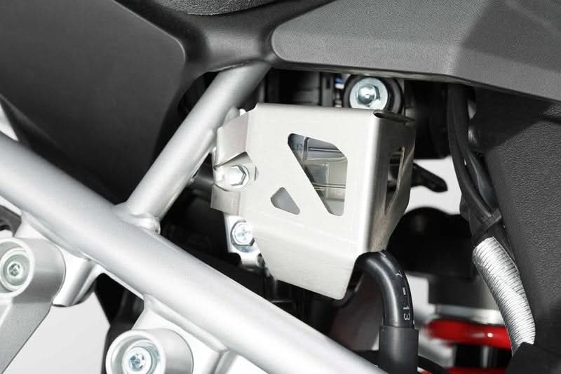 OSŁONA ZBIORNIKA PŁYNU HAMULCOWEGO SW-MOTECH SUZUKI DL1000/HONDA CRF1000L/1100L SILVER 1