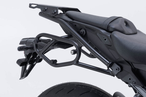 ZESTAW KUFRÓW BOCZNYCH URBAN ABS I STELAŻY SW-MOTECH YAMAHA MT-09 (23-) 2×165L 5