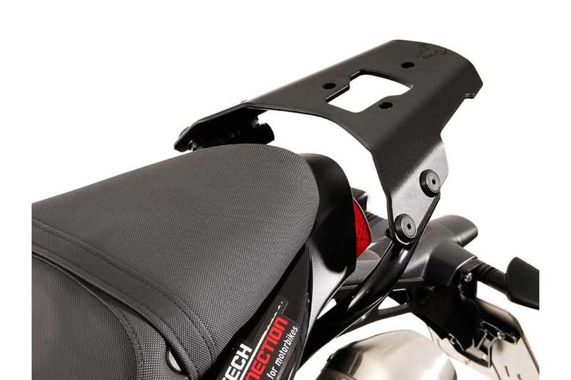 STELAŻ POD PŁYTĘ MONTAŻOWĄ KUFRA ALU-RACK SW-MOTECH TRIUMPH SPEED TRIPLE 1050 (10-15) BLACK 1