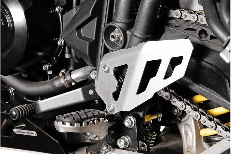 OSŁONA PIĘTY NA LEWĄ STRONĘ SW-MOTECH TRIUMPH TIGER 800 MODELS (10-) SILVER 1
