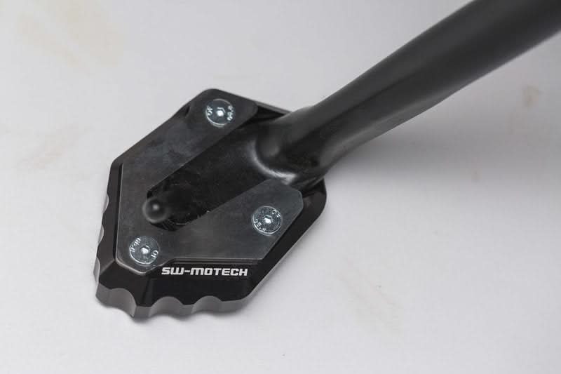 NAKŁADKA NÓŻKI BOCZNEJ SW-MOTECH MT-07/TRACER/MOTOCAGE XSR700 BLACK/SILVER 1