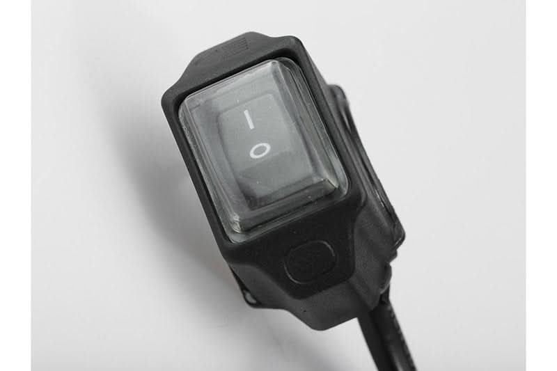 WŁĄCZNIK NA KIEROWNICĘ Z PRZEWODEM 30CM SW-MOTECH BLACK 1