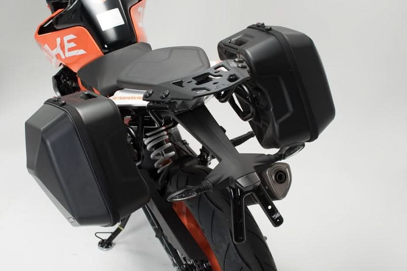 ZESTAW KUFRÓW BOCZNYCH URBAN ABS I STELAŻY SW-MOTECH KTM 125/390 DUKE (17-23) BLACK 2X16,5L 5