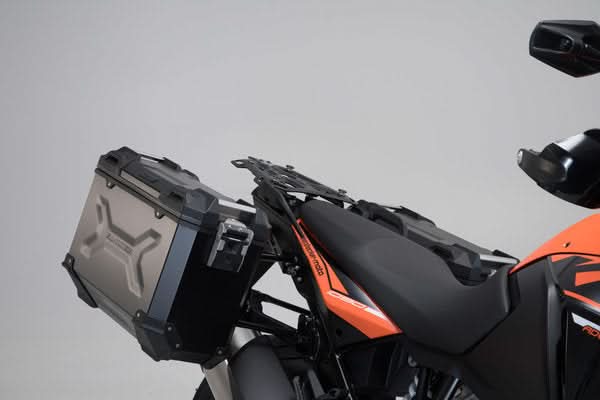 ZESTAW KUFRÓW BOCZNYCH TRAX ADV I STELAŻY SW-MOTECH BMW R1200GS R1250GS BLACK 45/37L 3