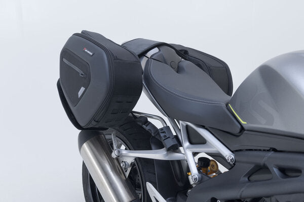 ZESTAW SAKW BOCZNYCH PRO BLAZE H I STELAŻY SW-MOTECH TRIUMPH SPEED TRIPLE 1200 RR / RS (21-) BLACK 5