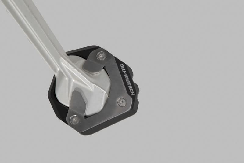 NAKŁADKA NÓŻKI BOCZNEJ SW-MOTECH YAMAHA TENERE 700 (19-) BLACK SILVER 1