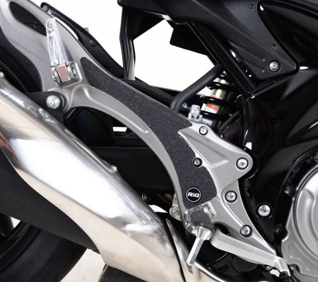 OSŁONA WAHACZA RG RACING SUZUKI GLADIUS 09-, 2 CZĘŚCI BLACK 1