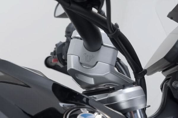 ZESTAW PODWYŻSZAJĄCY KIEROWNICĘ SW-MOTECH 30MM BMW R 1300 GS (23-) SILVER 3