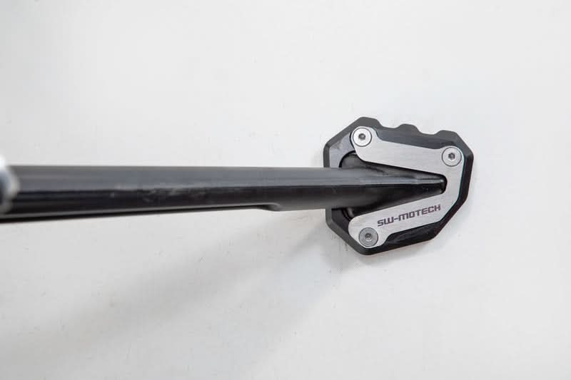 NAKŁADKA NÓŻKI BOCZNEJ SW-MOTECH KTM 790 DUKE (18-)/ 890 DUKE (20-) BLACK SILVER 1