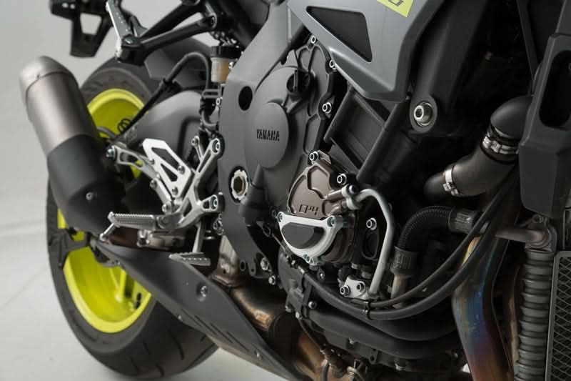 OSŁONA SILNIKA SW-MOTECH YAMAHA MT-10/SP (16-) BLACK SILVER 3