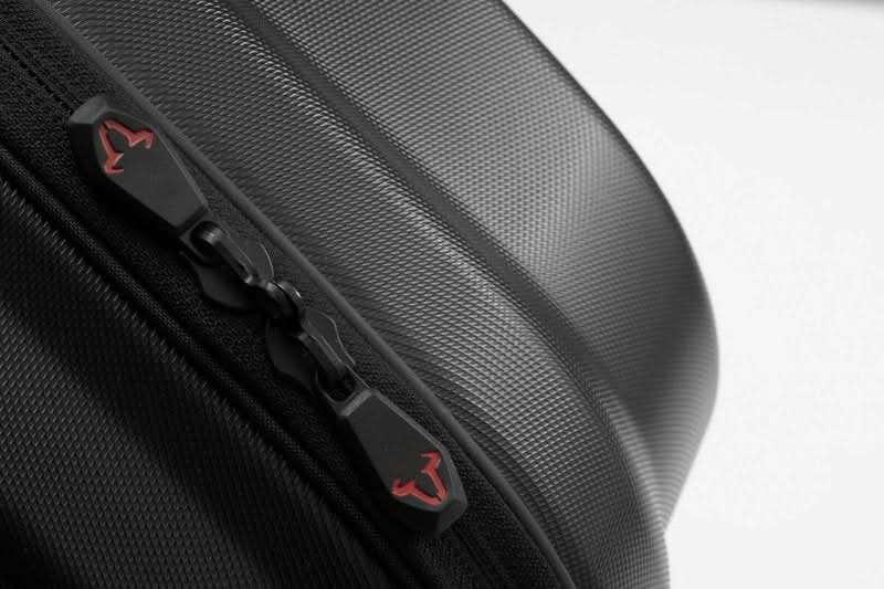 ZESTAW KUFRÓW BOCZNYCH AERO ABS I STELAŻY SW-MOTECH DUCATI DESERTX (22-) BLACK 2X25 L 3